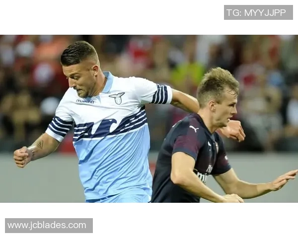 米林科维奇新书发布会吸引众多文学爱好者